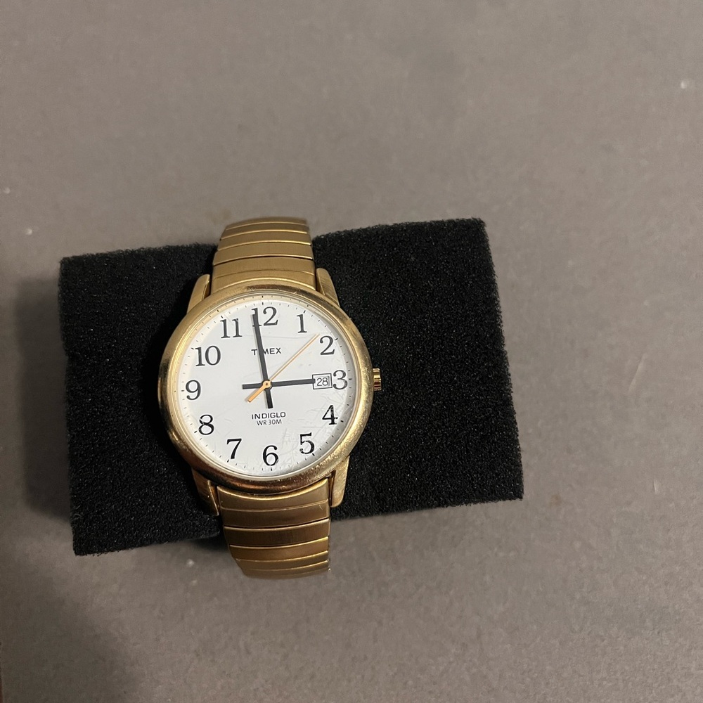 Timex Men's Easy Reader Quartz Watch Gold Tone, Day/Date, Indiglo, WR30M